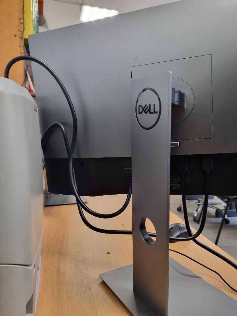 Монітор Dell U2419HC у відмінному стані