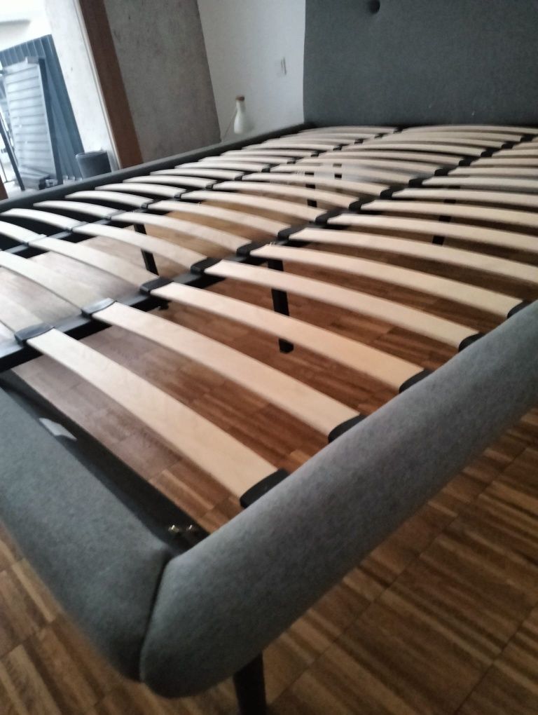 Piękne markowe łóżko tapicerowane szare 180x200 stelaż tanio stan bdb