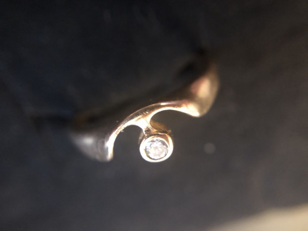 Piękny złoty pierścionek z cyrkonią cyrkonia 2,6g średnica wew. 17,5mm
