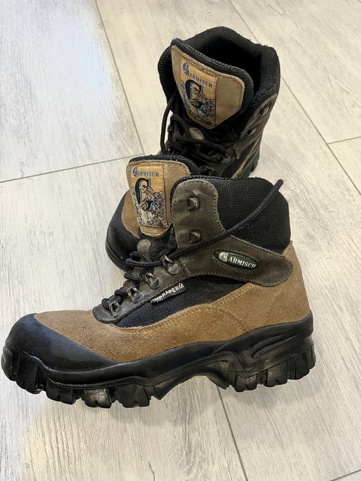 Трекинговые ботинки