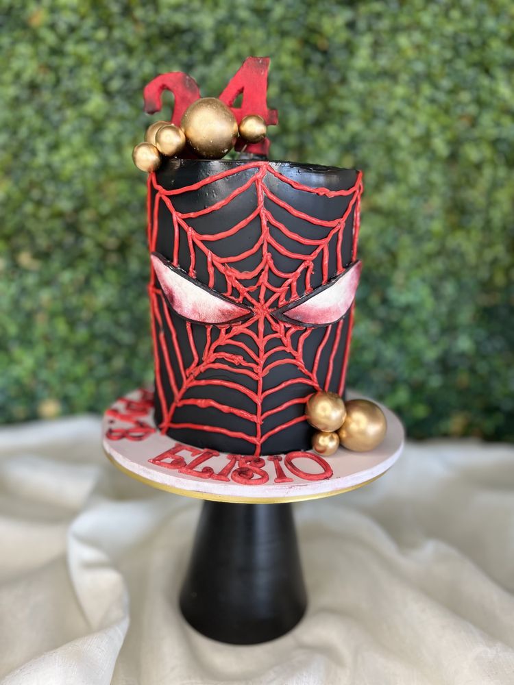 Bolos personalizados , de aniviersario, casamento e muito mais…