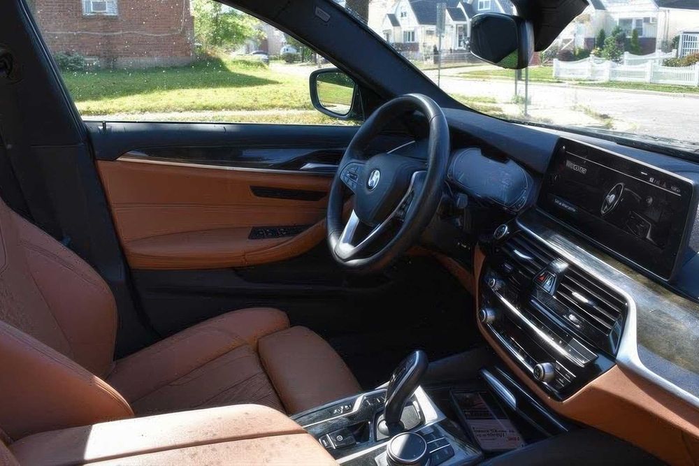 BMW 5 Series 530e Hybrid Plug-in      2023