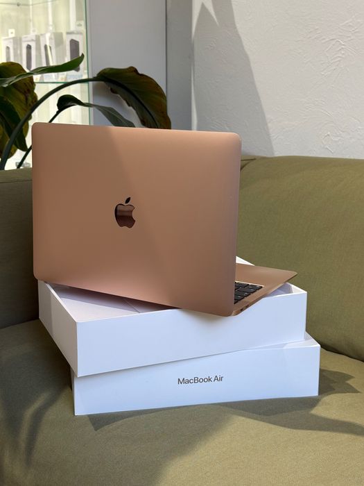 MacBook Air M1 8/256 Gold в гарному стані. Гарантія від магазину.