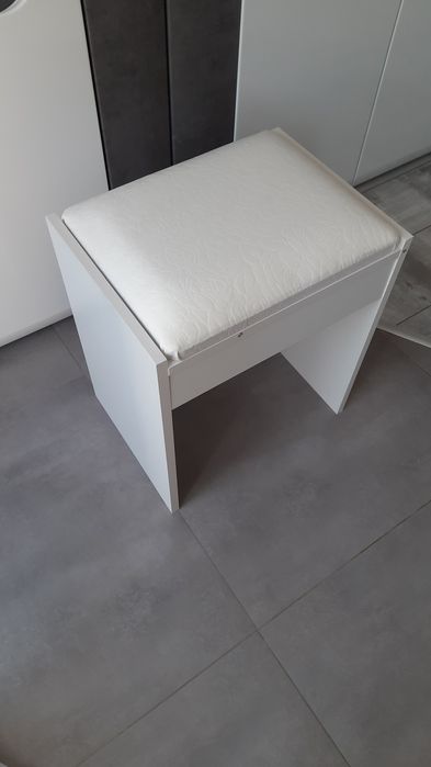 Taboret pufa nowy do toaletki