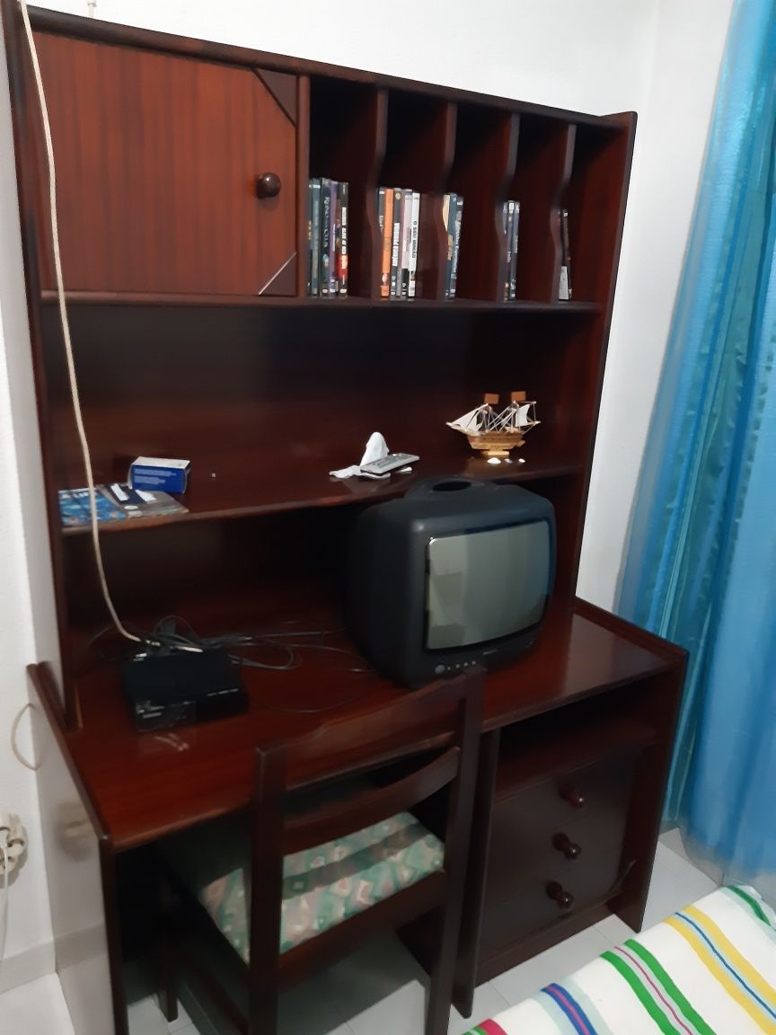 Secretária com 3 gavetas + Estante