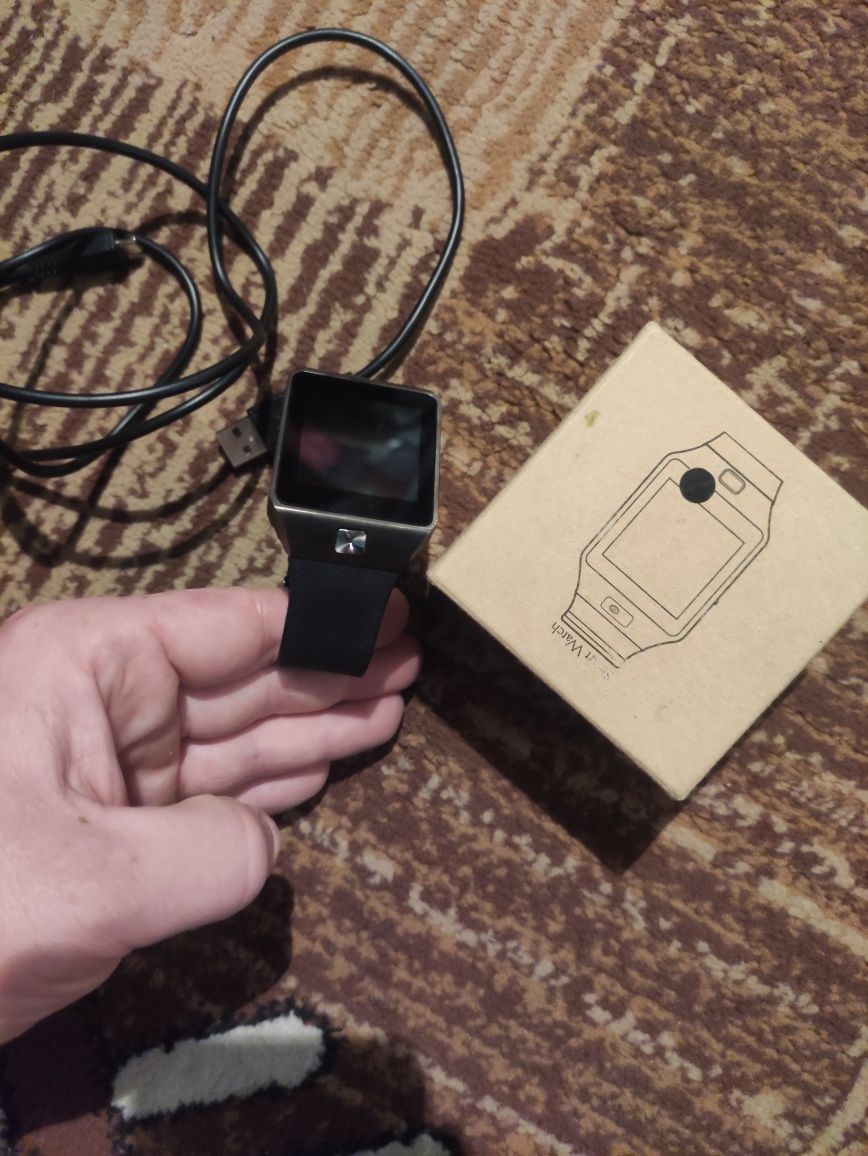 Smartwatch z wejsciem na kartę SIM i kartą micro