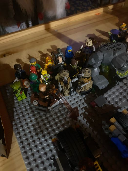 Продам лего фігурки оригінал