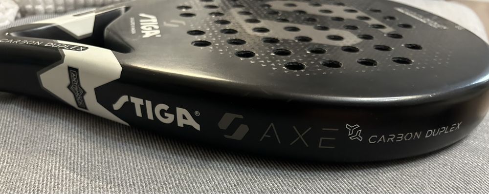 Stiga Axe Carbon padel