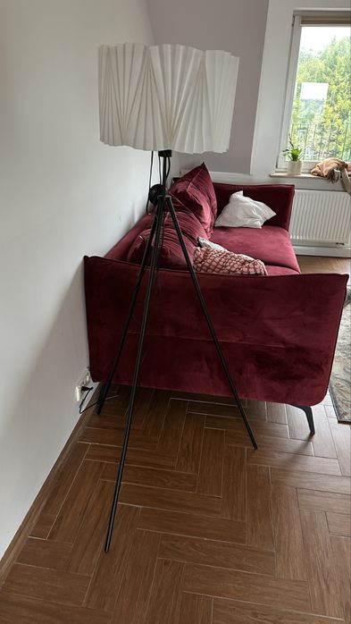 Lampa stojąca metalowe nogi z białym koloszem