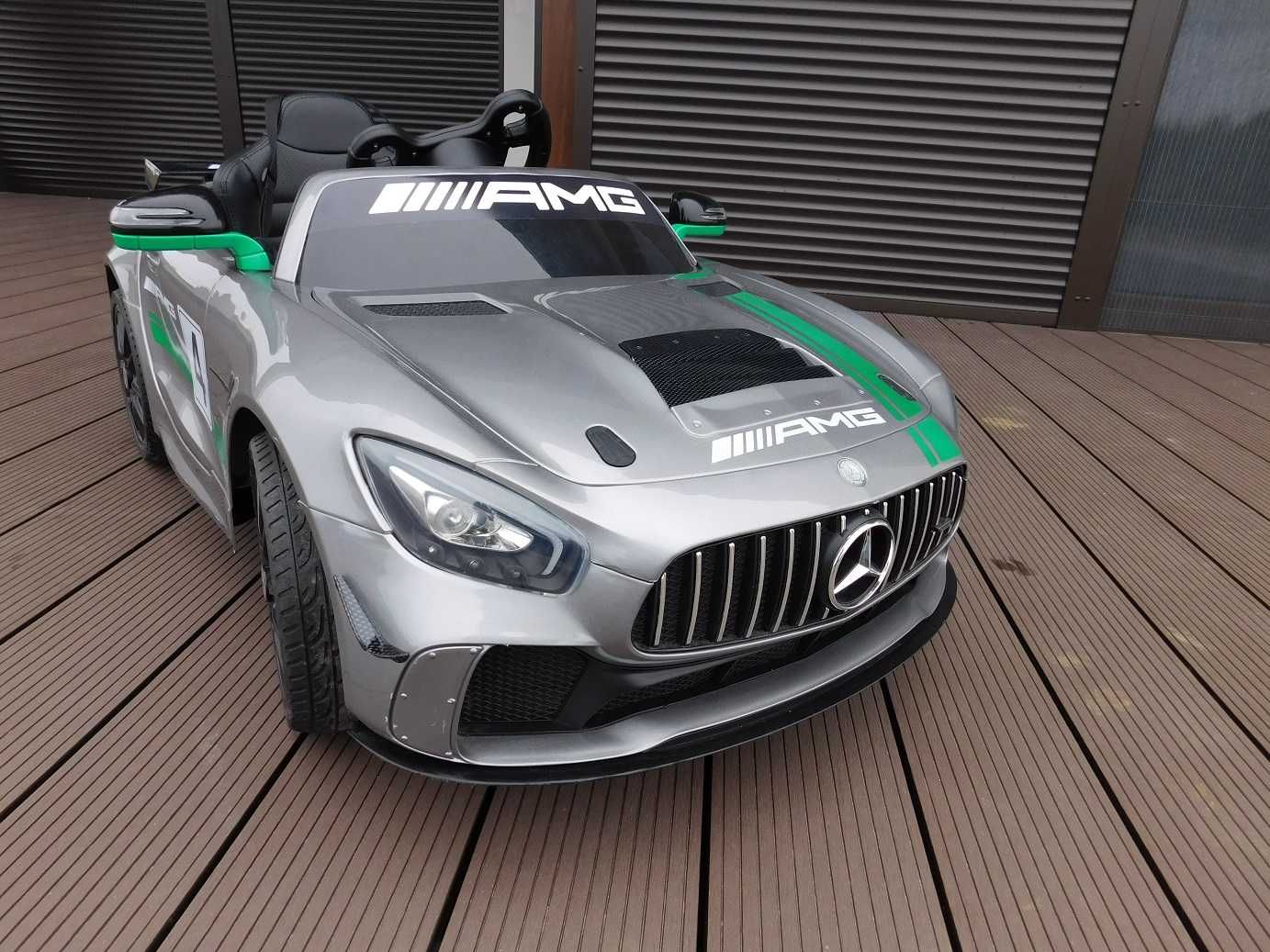 Mercedes AMG GT4 licencjonowany samochód elektryczny dla dzieci
