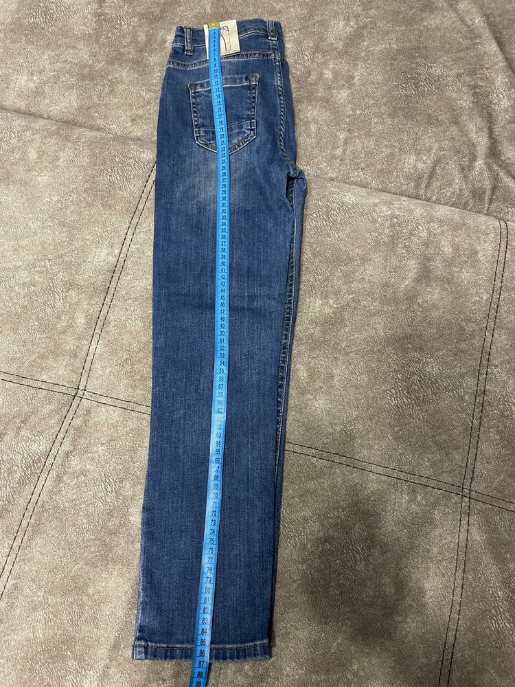 Нові сині джинси на хлопця 9-10 р