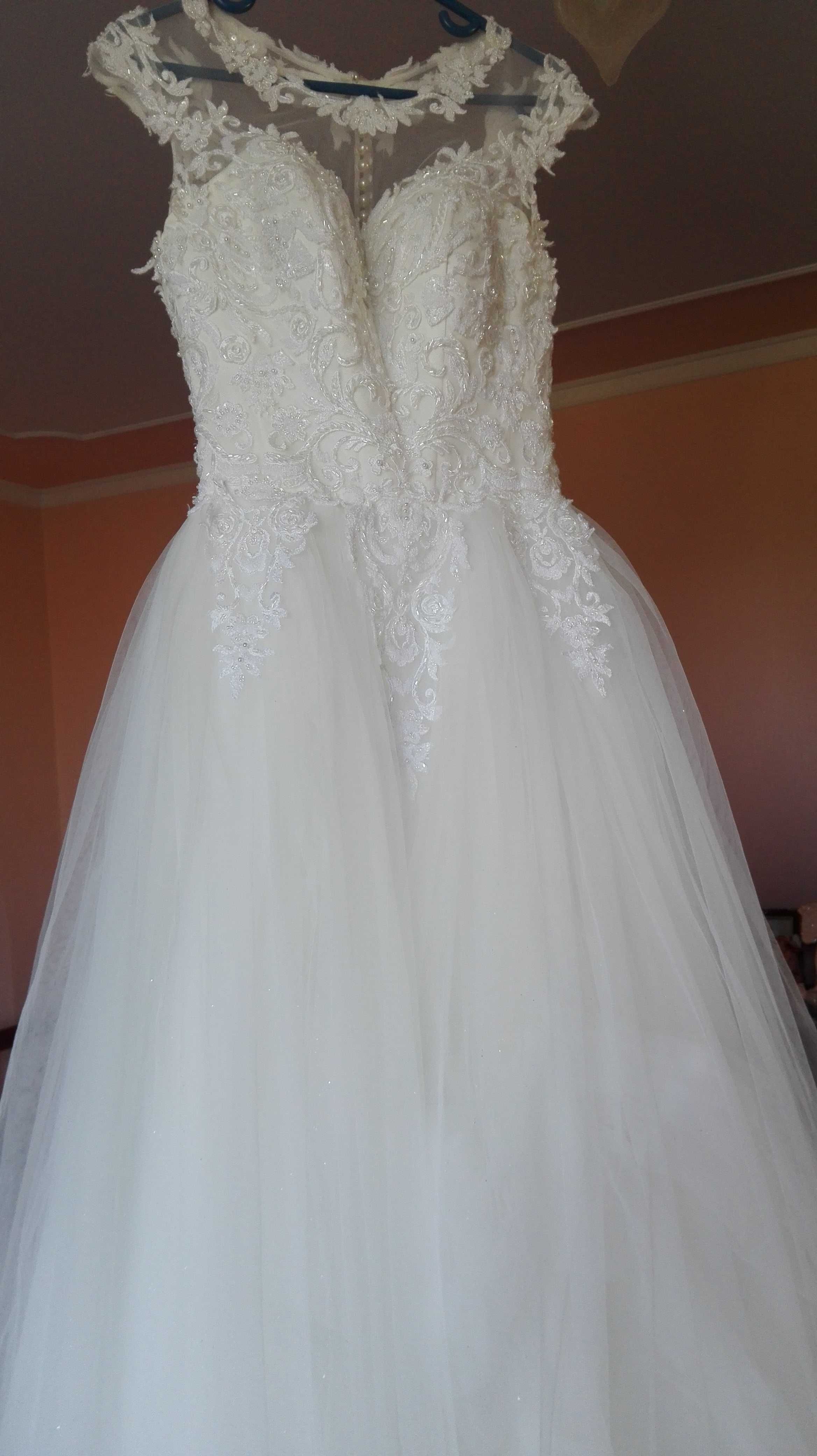 Неймовірне весільне плаття