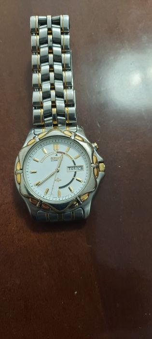 Relógio Seiko kinetik.