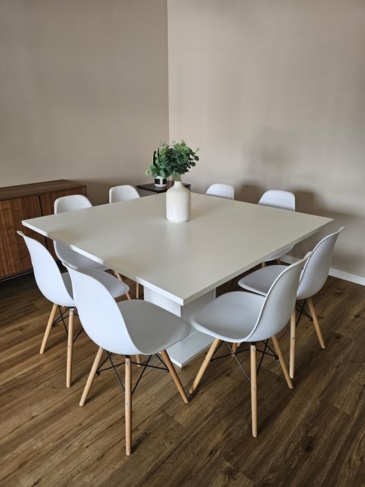 Conjunto mesa quadrada e 8 cadeiras