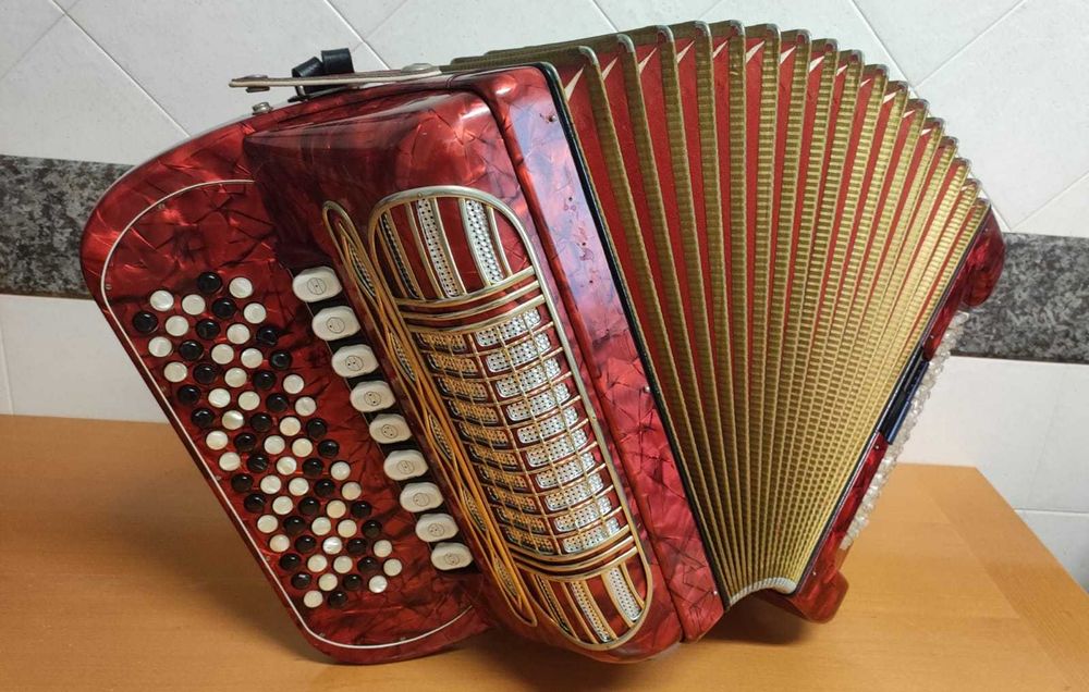 Acordeão Hohner de Botões à 3ª Voz - Acordeon