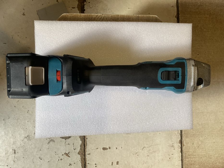 Полірувальна машина акумуляторна Makita 9237B - 5.0A/h - 36V