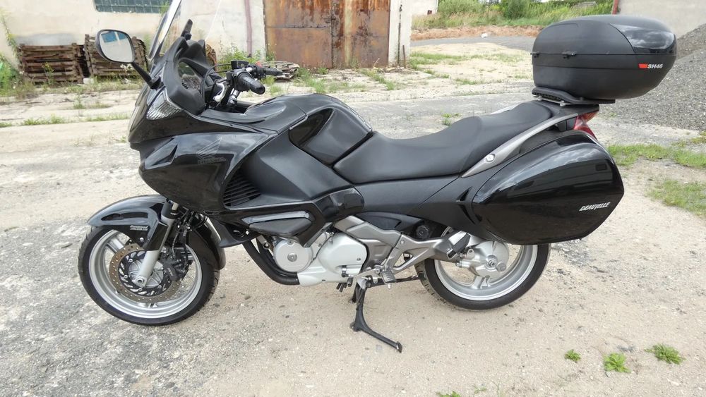 Honda Deauville HONDA NT 700VA Deauville . Niski przebieg ,czysta, zadbana . Gwarancja