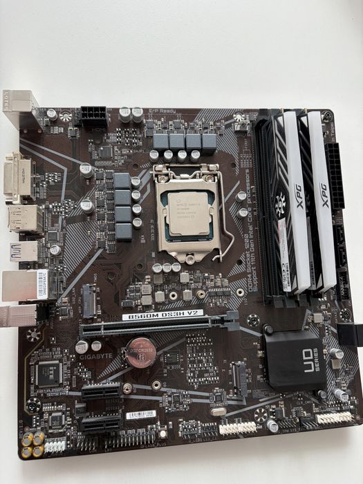 Plyta główna GIGABYTE B560M + procesor i5-10400f+ram