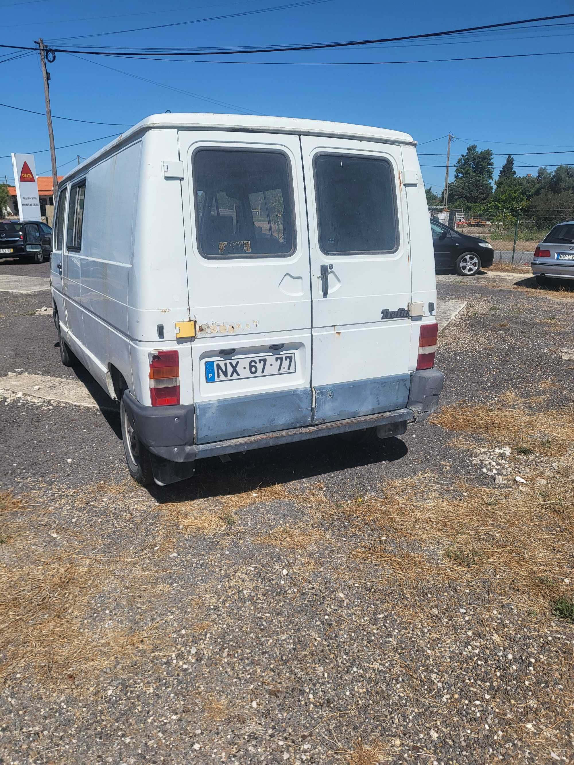 Renault trafic 2500 diesel motor iveco 7 lugares