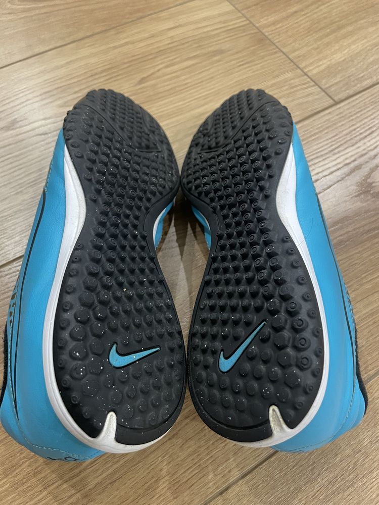 Сороконіжки Nike Magista