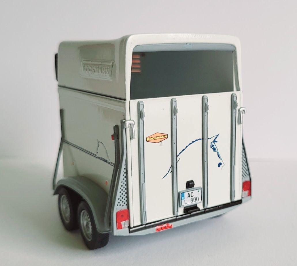 Przyczepa do przewozu koni Minichamps 1:43