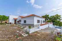 Moradia com Amplo Terreno em Alenquer - Oportunidade Única!