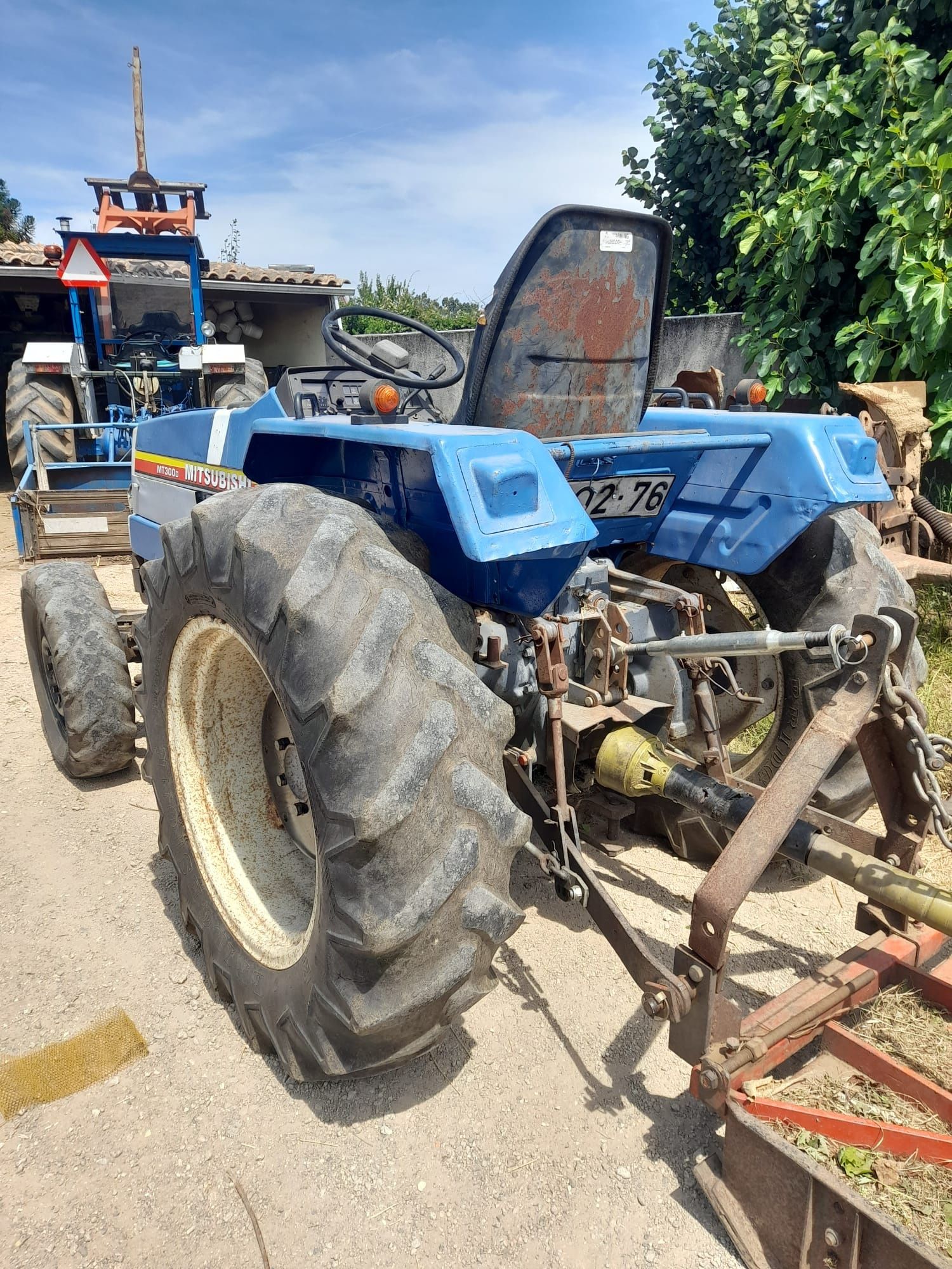 Trator Mitsubishi MT300