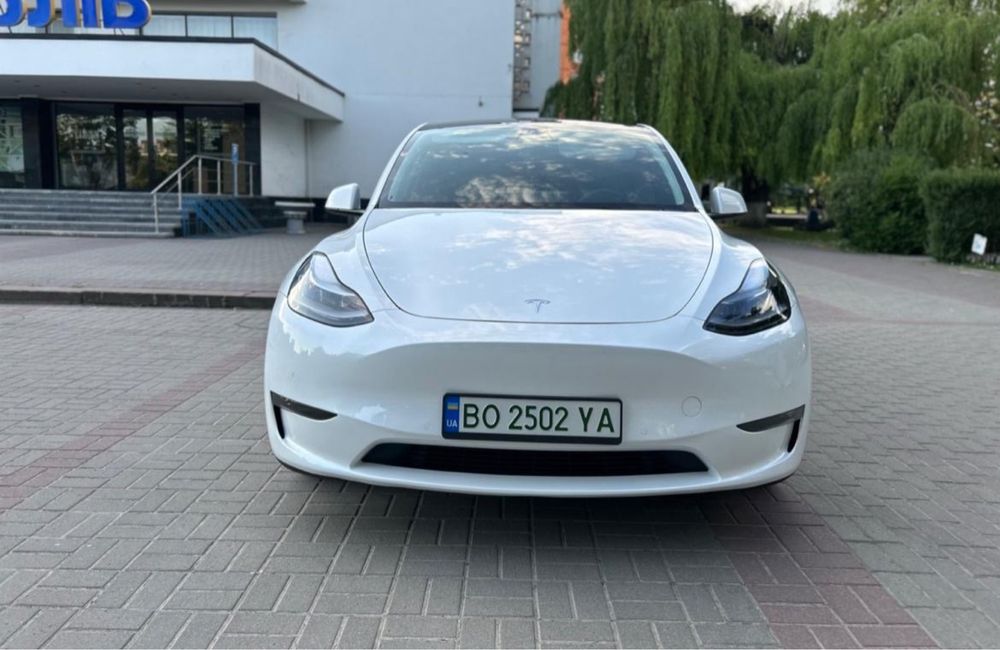 TESLA Y performance