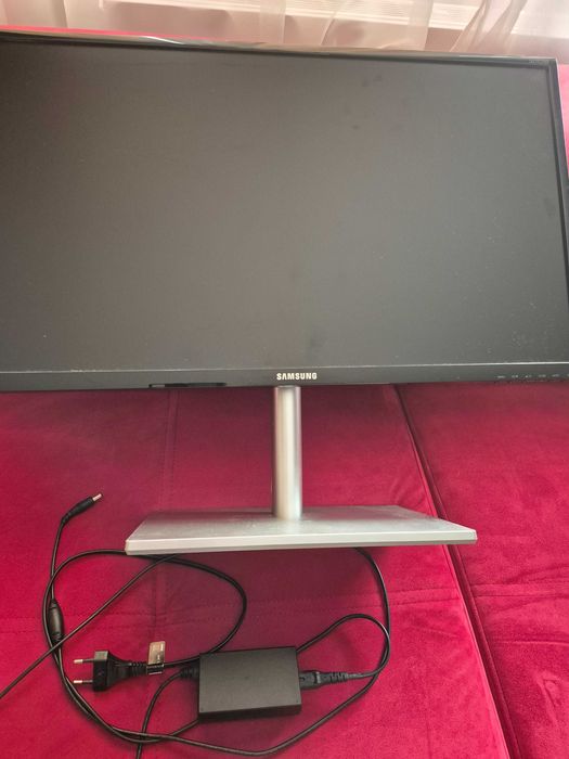 Monitor Samsung  S27C750P z zasilaczem.