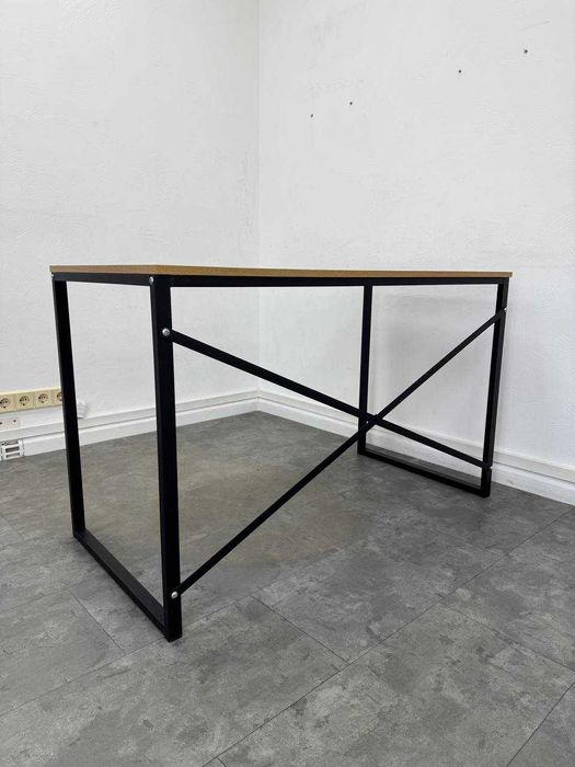 Офісний стіл. Ідеальний стан