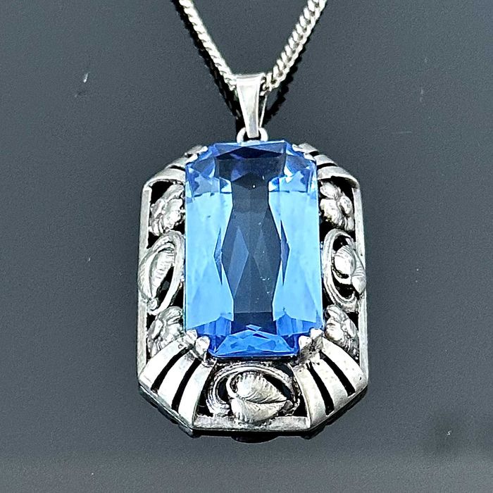 Srebrna przywieszka z Akwamarynem z około 1900r. srebro próby 835