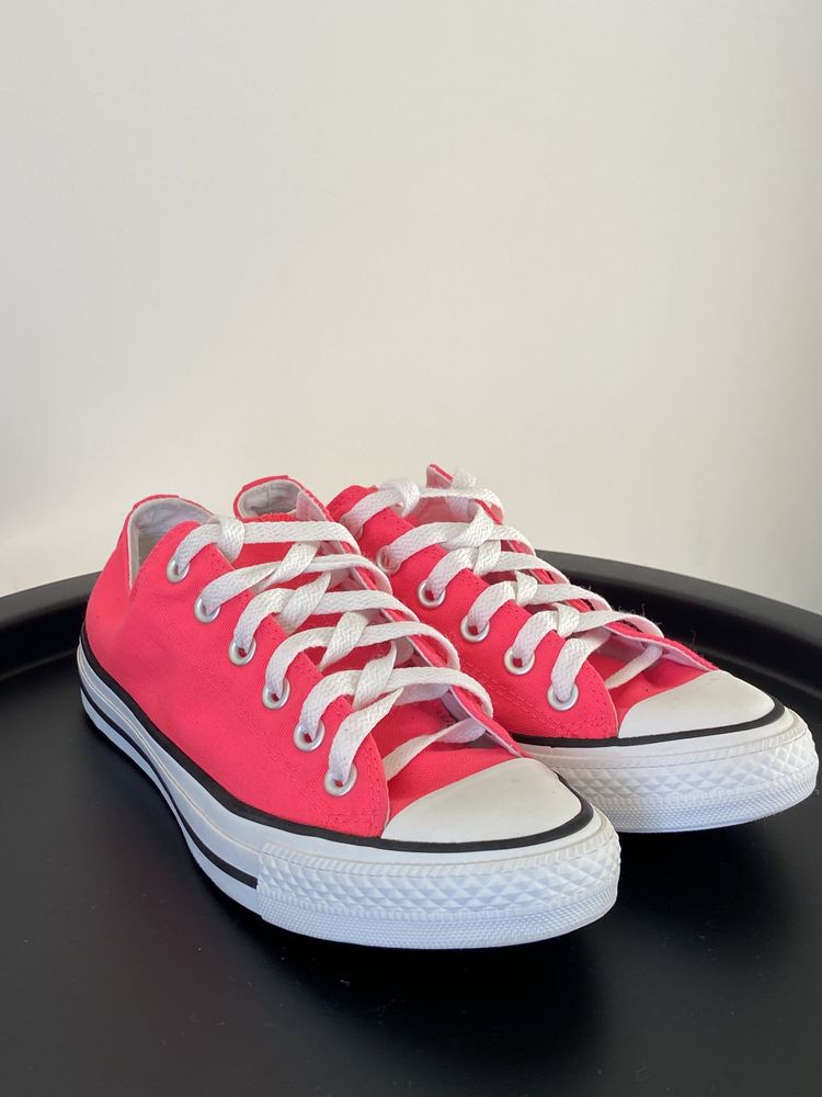 Рожеві кросівки Converse Chuck Taylor Shock на платформі.