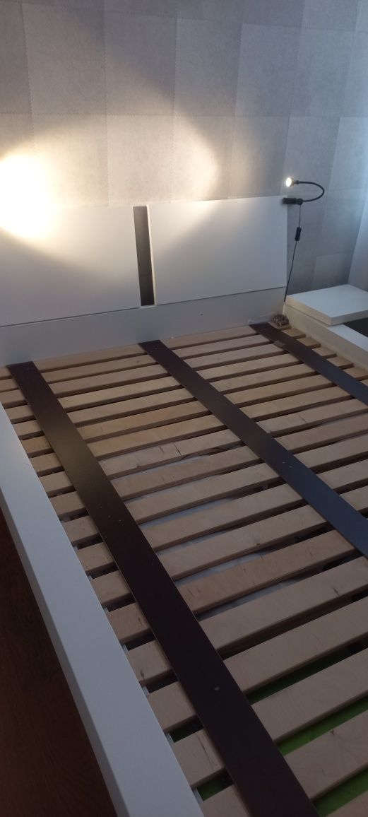 Łóżko lite drewno 140×200 z nakastlikami