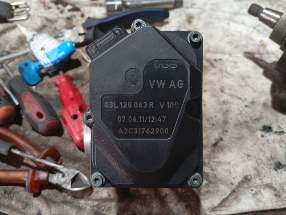 Дросельна заслонка 03L 128 063 R V100 VW Tiguan "continental"