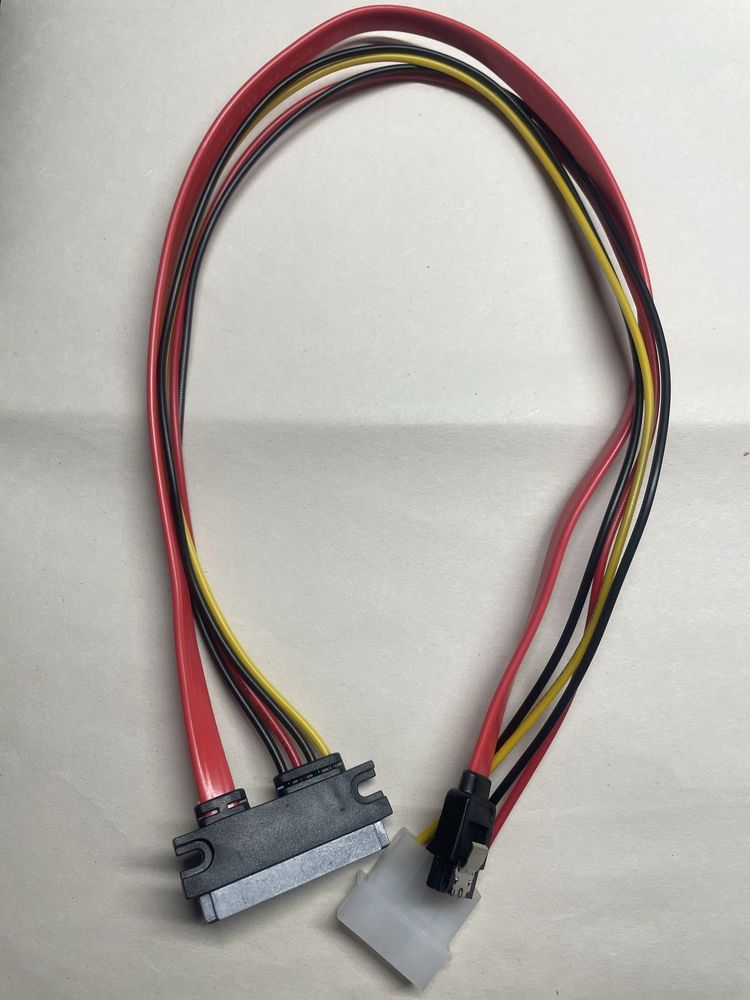 Adapter , kabel do transmisji danych i zasilania Sata -ATA