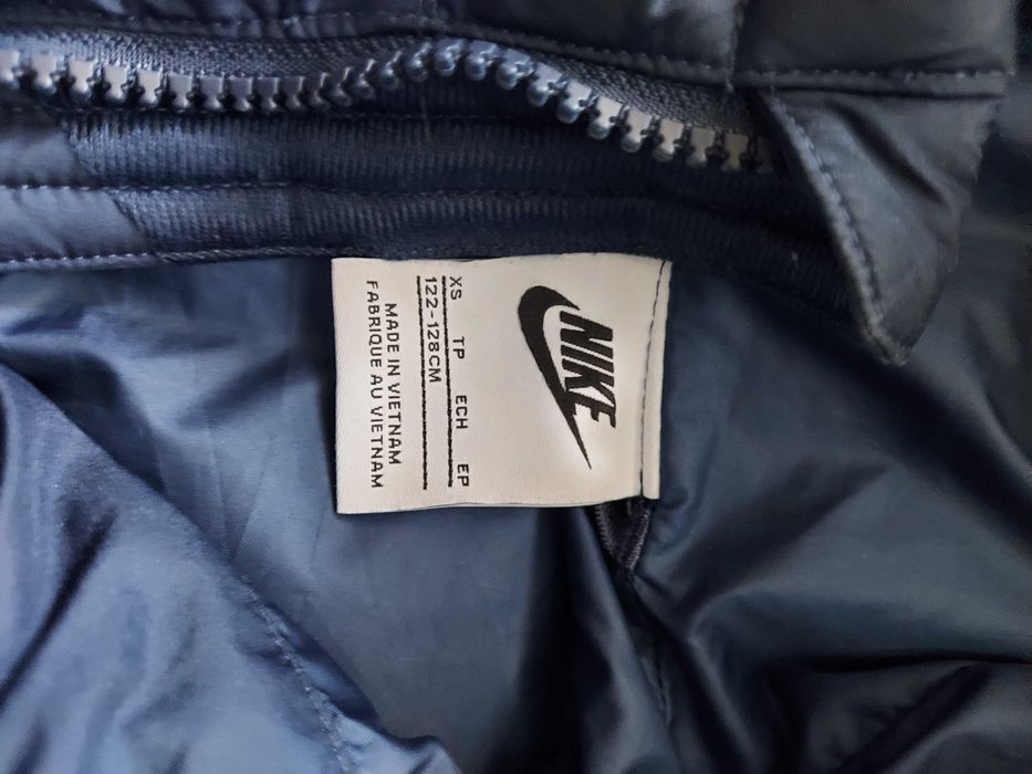 Kurtka zimowa NIKE 122-128 chłopięca.