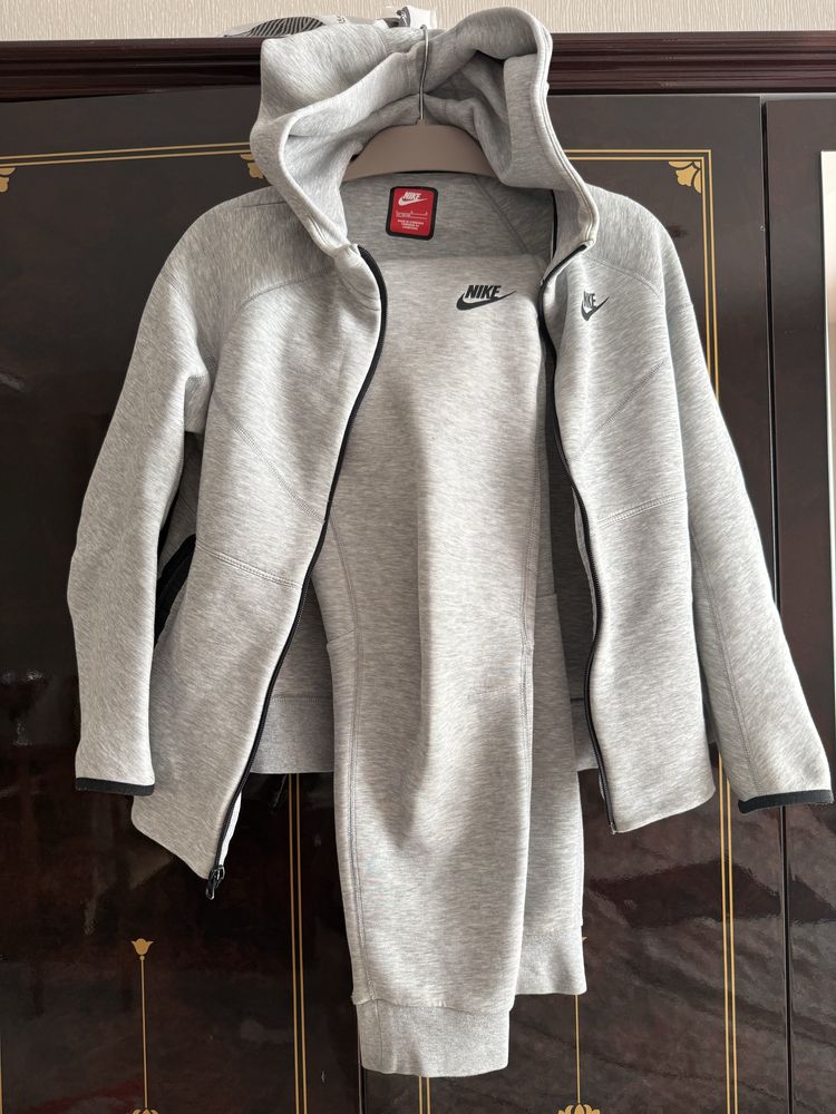 Nike tech fleece
