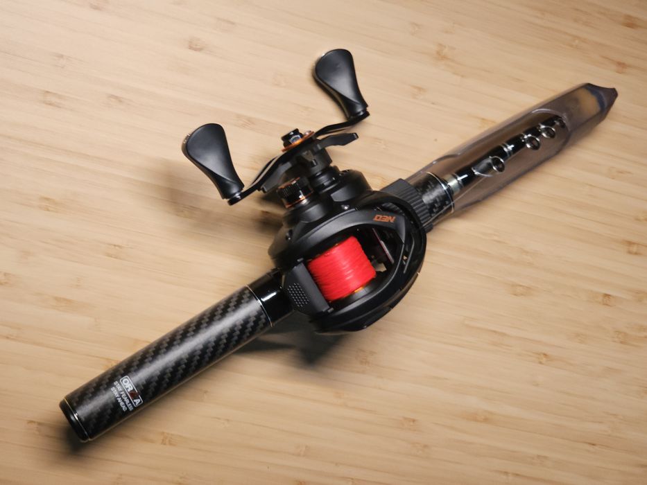 Wędka casting i multiplikator.