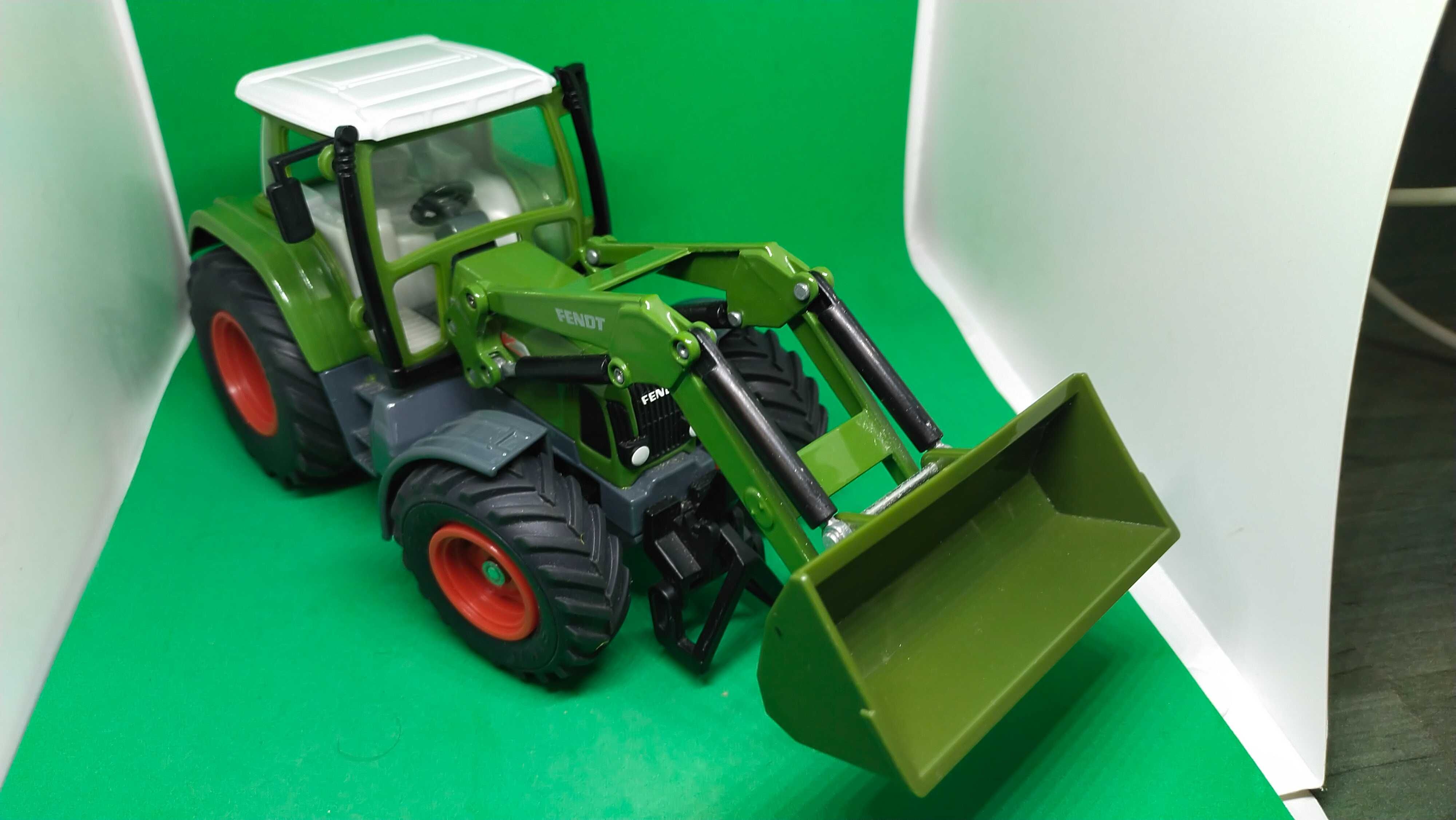 Siku traktor Fendt z ładowaczem 1 32