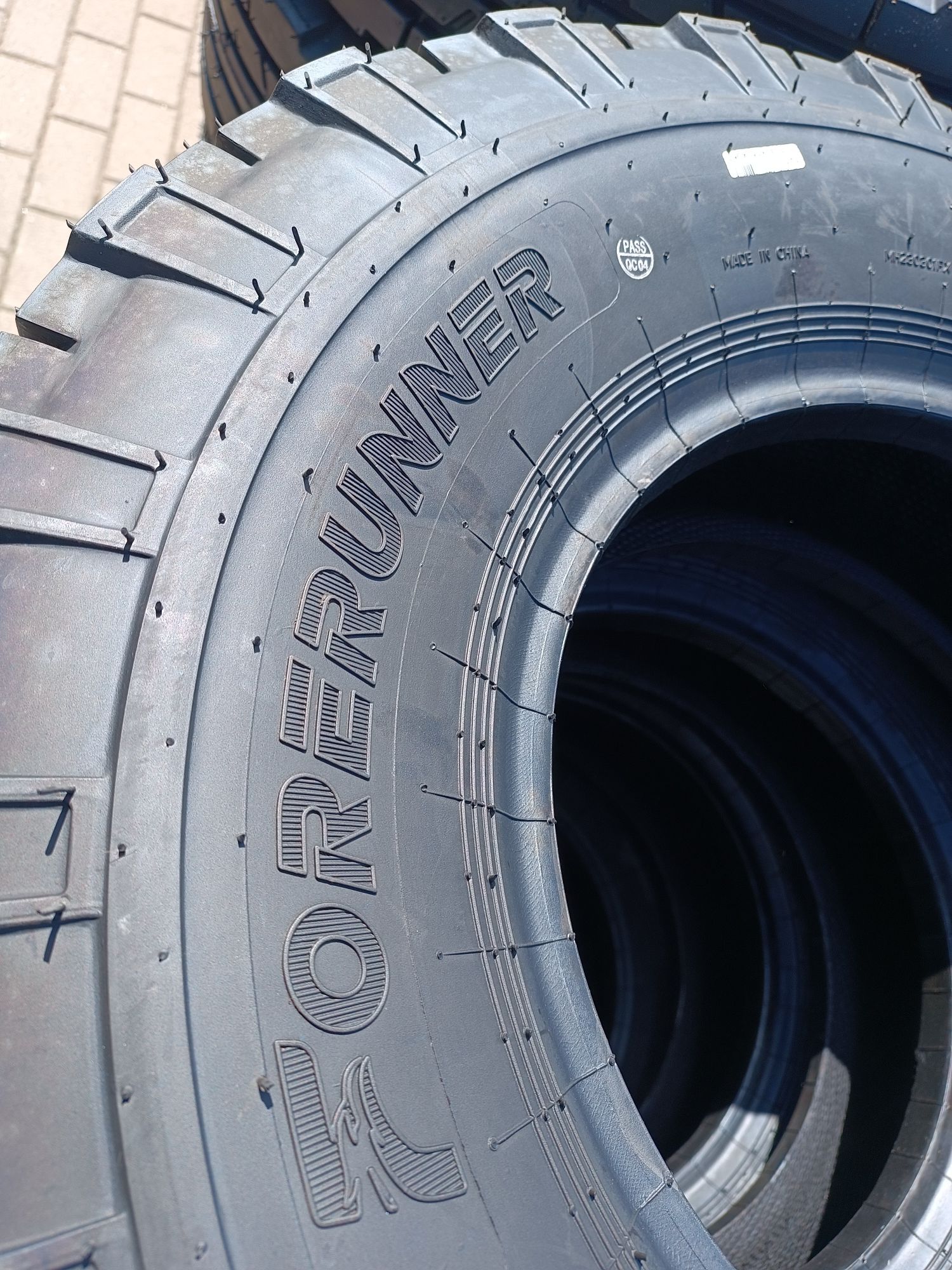 9.00-16 Forerunner opony rolnicze 9.00R16  260/95-16