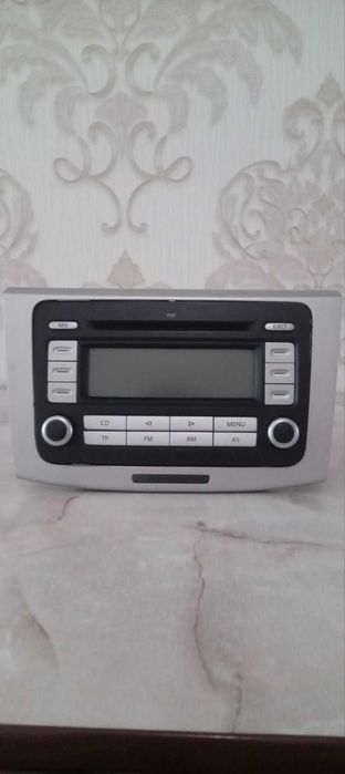Штатна магнітола Passat B6