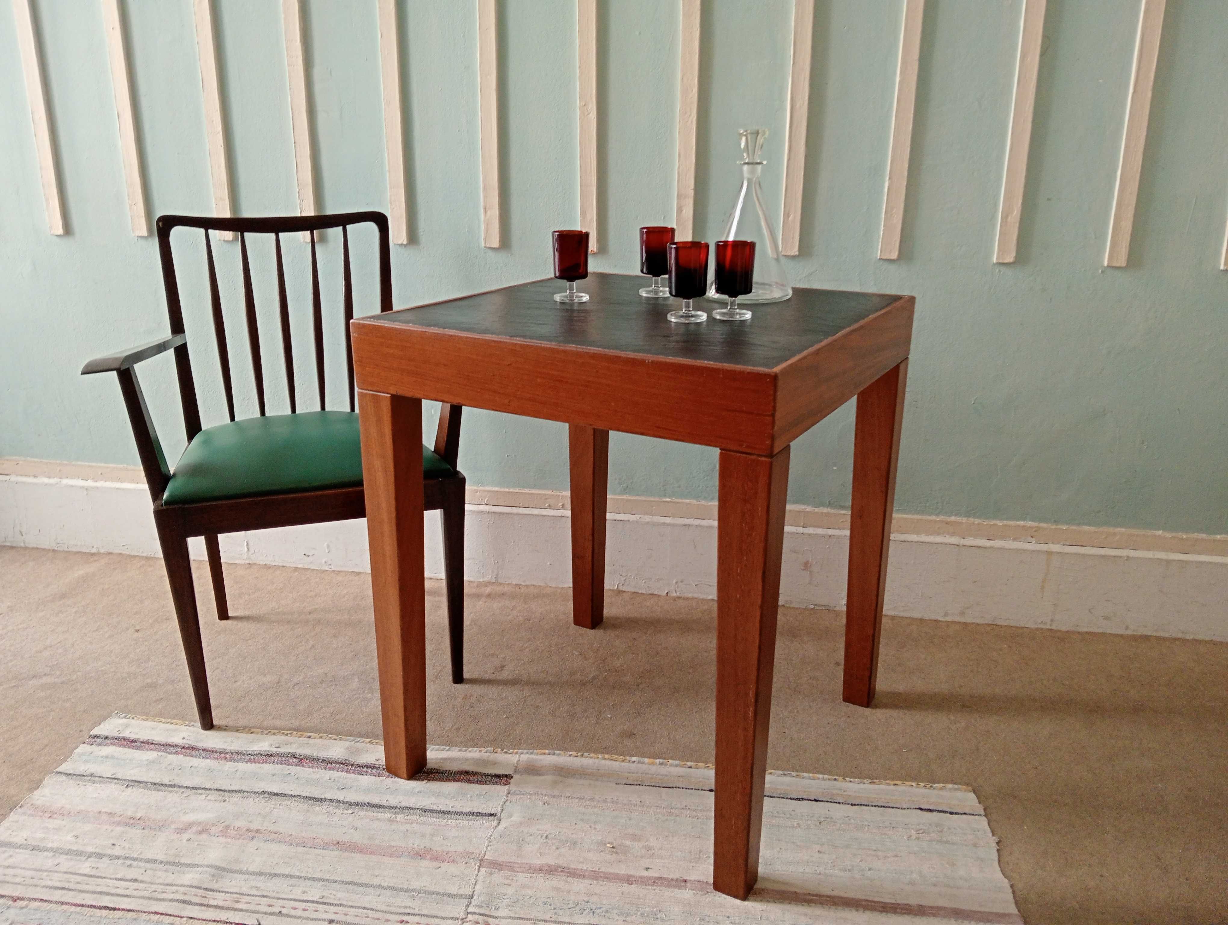 Mesa de refeição (63cm X 63cm)