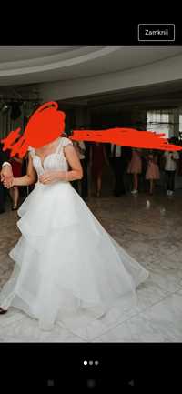 Suknia ślubna z falbanami