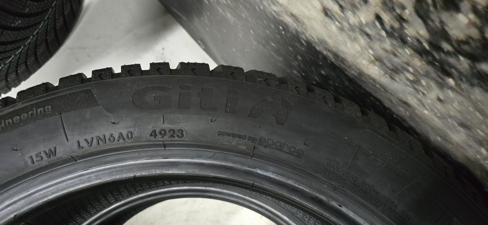 E23 2 x 245/45r18 Giti Winter W2 100V XL opony zimowe nowe