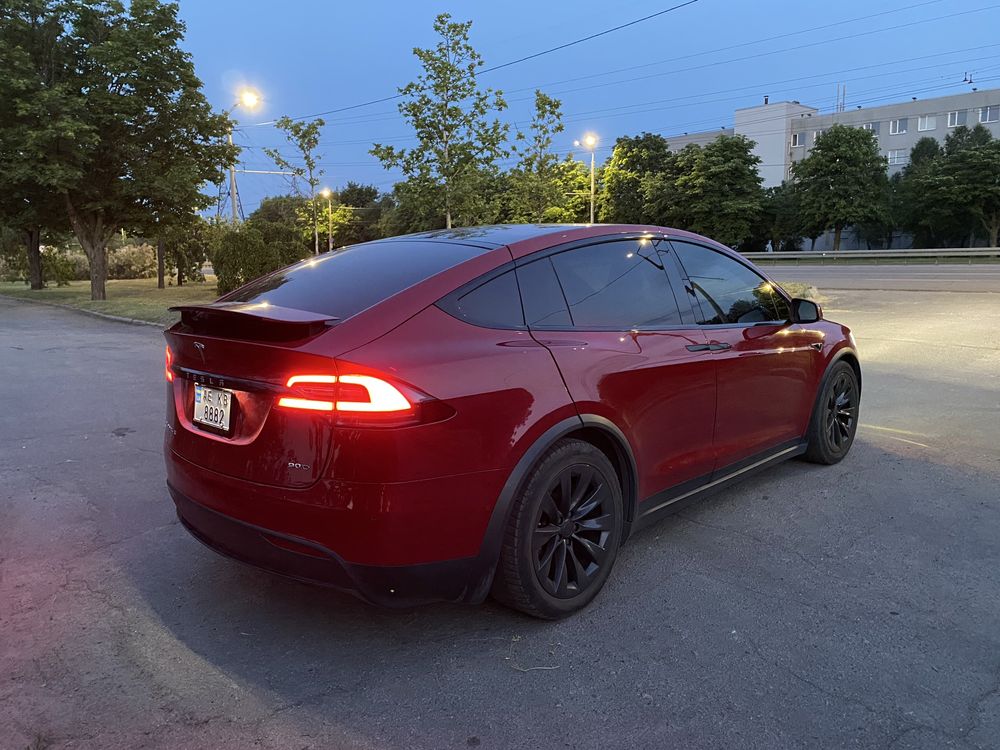 Tesla Model X 90d