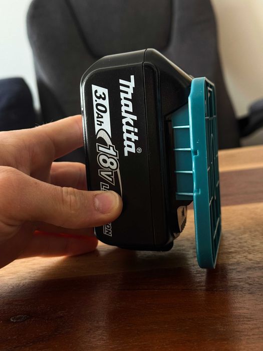 Uchwyt Wieszak Dla Baterii od MAKITY - 5 szt. + Śruby Montażowe