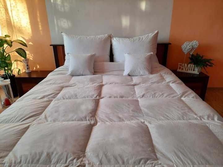 Kołdra z puchu gęsiego 160x200 3 kg + 4 poduszki