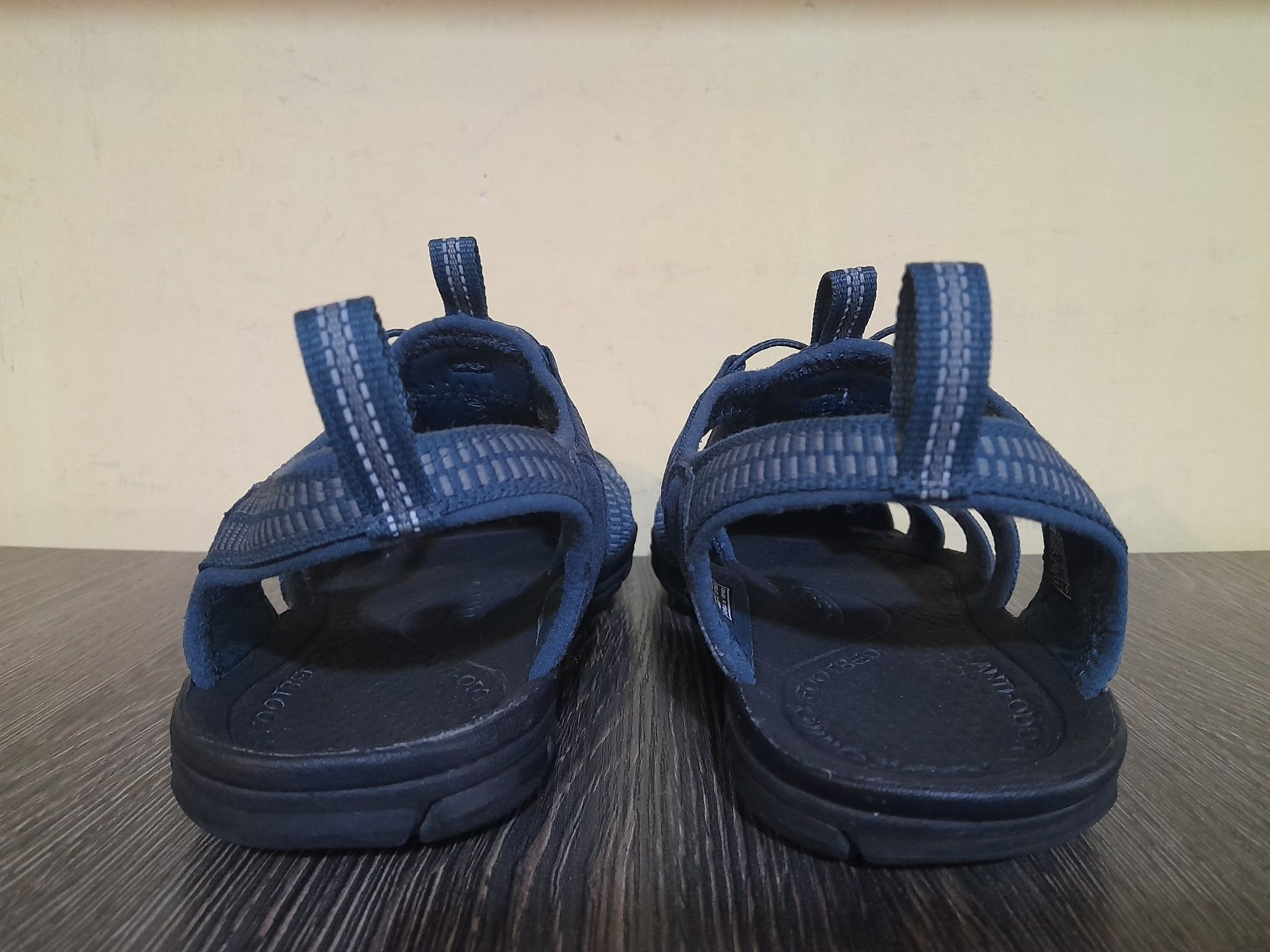 Оригінальні чоловічі трекінгові босоніжки сандалі Keen Clearwater CNX