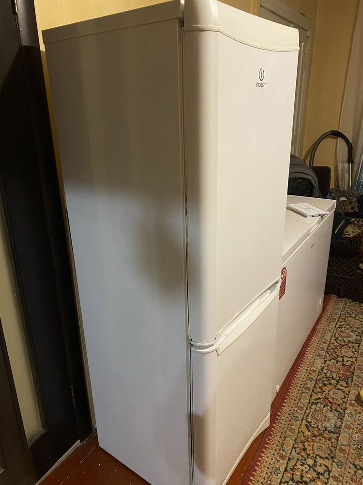 Холодитьник Indesit