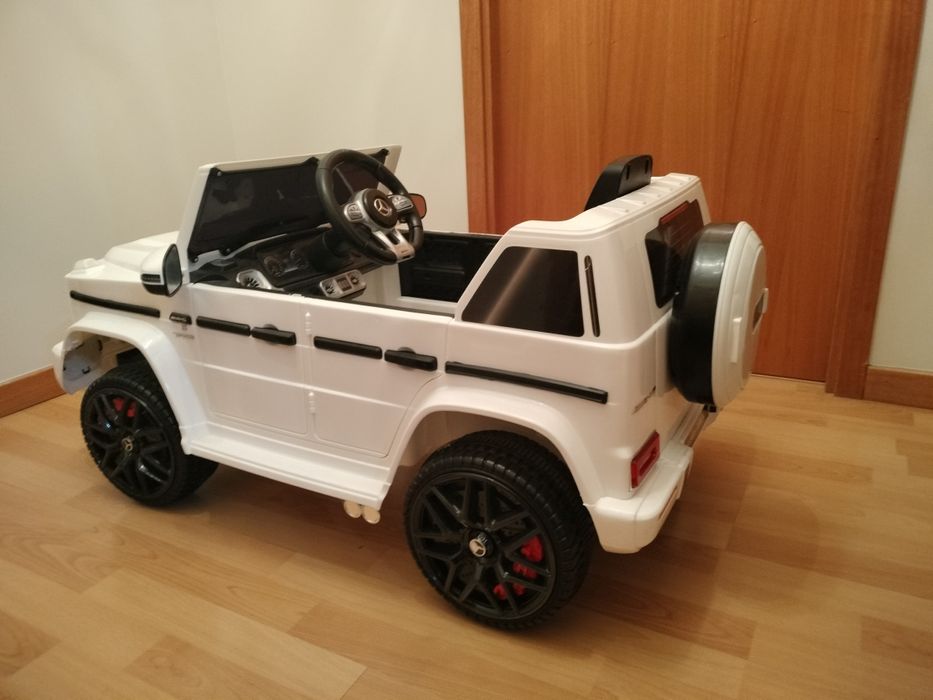 Carro Mercedes com comando